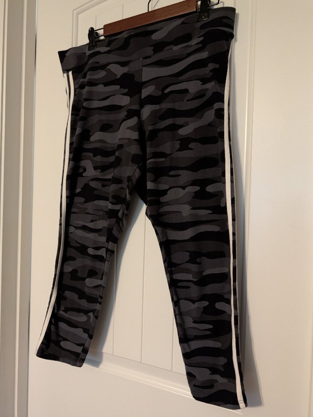 Torrid Capri Leggings - Grey/Black Camo with White Stripes - Size 2